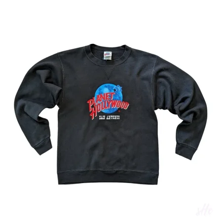 Schwarzer 90er Vintage Sweater von Planet Hollywood San Antonio mit großem buntem Stick-Logo.