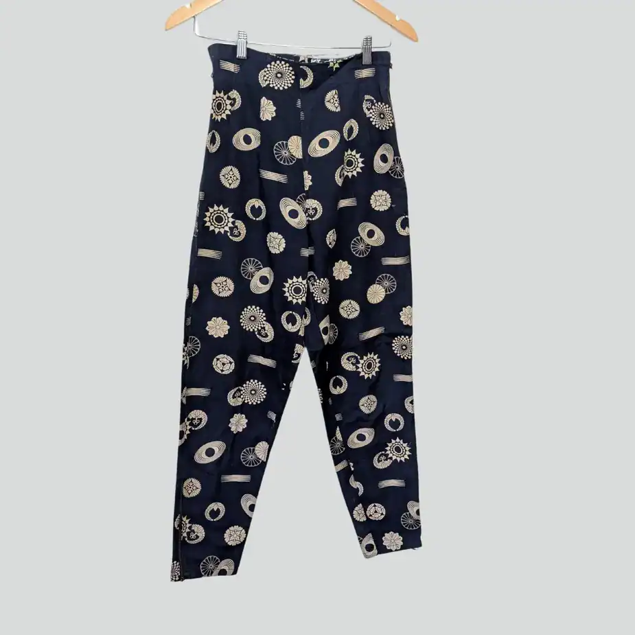 Vintage Ernestina Cerini Hose Y2K | Abstraktes Muster Navy & Creme Vintage Ernestina Cerini Hose mit abstraktem Muster in Navy und Creme aus den 2000ernCreme