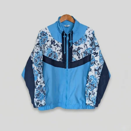 Hellblau gemusterte Vintage Rodeo Windbreaker Jacke aus den 90er Jahren in Größe L.