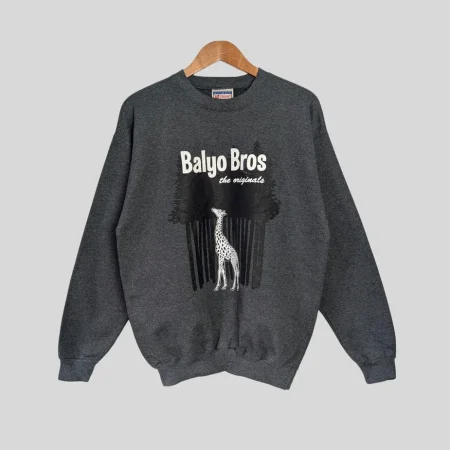 Dunkelgraues Vintage Balyo Bros Sweatshirt mit Giraffen-Print auf schwerer Hanes Baumwolle.
