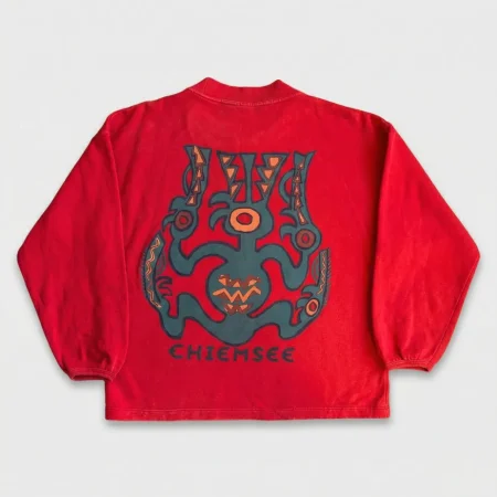 windsurfing-chiemsee-vintage-jumper-backprint-rot Rückansicht des roten Windsurfing Chiemsee Vintage Sweatshirts mit großem grauen-Jumper-Logo.