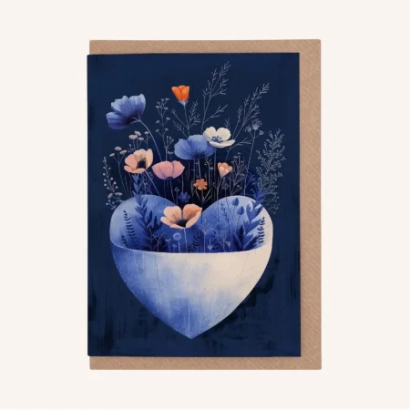 Nachhaltige Grußkarte Klappkarte mit Blumen-Herz Motiv „Love Grows Here“