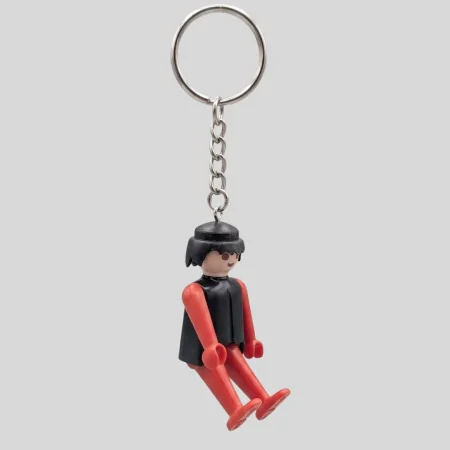Upcycling Schlüsselanhänger Bauarbeiter Figur 1974 geobra rot schwarz Seitenansicht